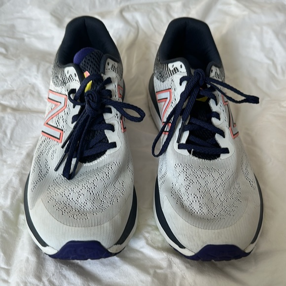 Women’s New Balance Fresh Foam 680 size 9.5 - Picture 4 of 6